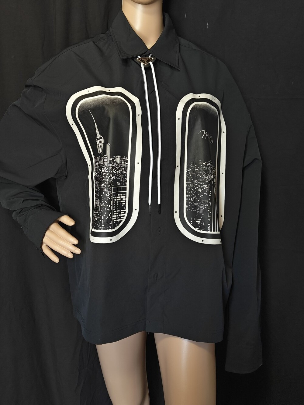Men's Black Graphic Window-Print Jacket - Picture 4 of 6